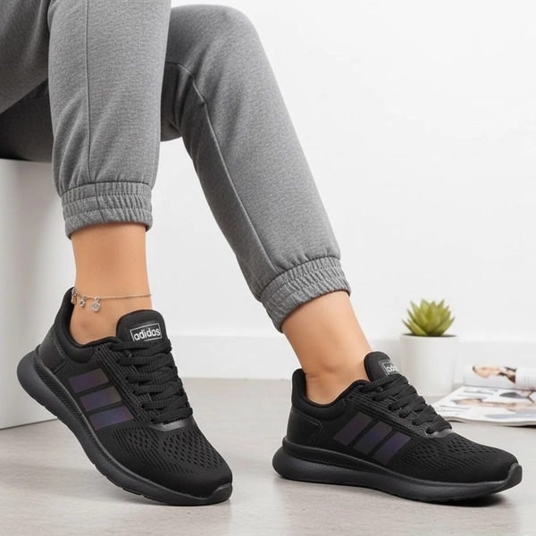 کفش اسپرت آدیداس شبرنگ پابین